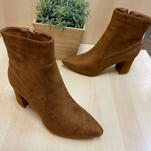 Low heel tan ankle boot - Picture 3 of 3